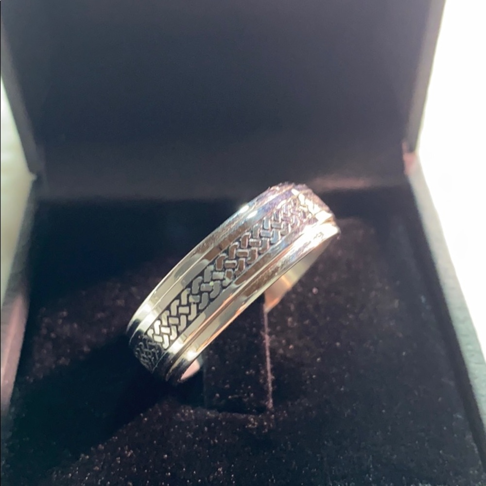 Size 14 Men’s Titanium Spinner Ring New in Box